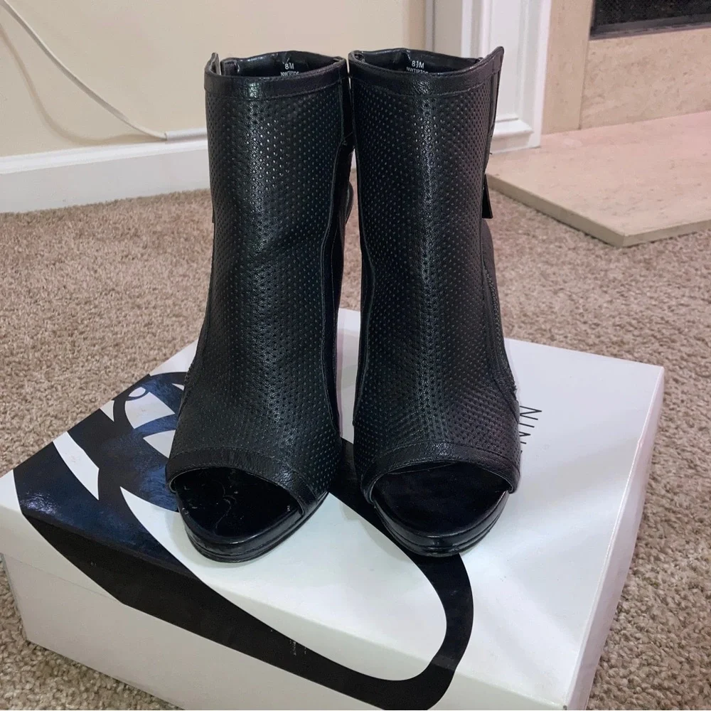 Nine West Black Tiptoe Booties Size 8.5 - Picture 8 of 8